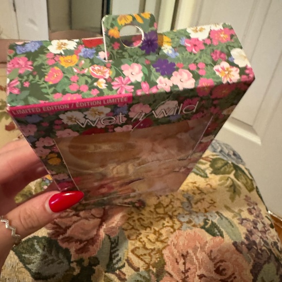 Marilyn Monroe Wet & Wild Makeup Bundle - Picture 4 of 8